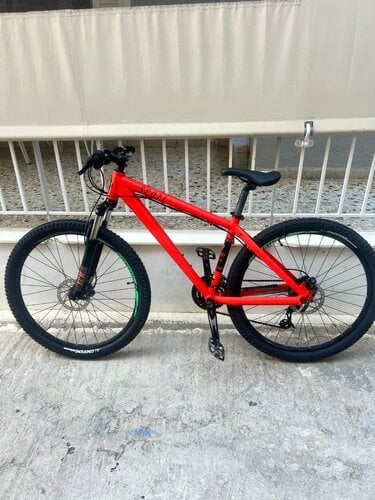 Περισσότερες πληροφορίες για "Ποδήλατα mountain bikes scott Γυναικείο 26' medium Αντρικό 27,5 medium"