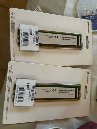 Περισσότερες πληροφορίες για "Corsair DDR 2 800mhz  2x2gb"