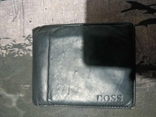 Περισσότερες πληροφορίες για "ΠΟΡΤΟΦΟΛΙ HUGO BOSS"