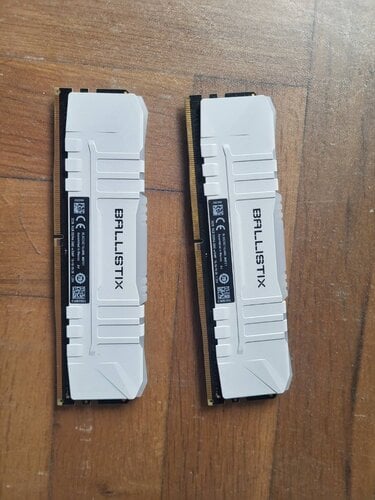Περισσότερες πληροφορίες για "Crucial Ballistix RGB 16GB (2x8GB) 3600MHz CL16 White"